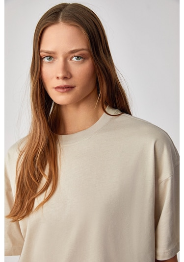 Jemmy Kadın %100 Organik Pamuk Relaxed Fit Yırtmaçlı Yuvarlak Yakalı Taş Rengi T-Shirt