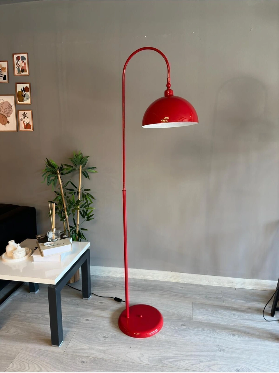 Kırmızı Lambader Hareketli Başlık Modern Dekoratif Metal Oturma Odası Çalışma Odası Zemin Lambası Kırmızı