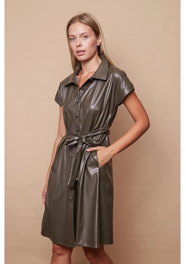 Kadın Hafif Likralı Ekolojik Deri Yakalı Düşük Omuzlu Yan Cepli Düğmeli Diz Boy Elbise-haki Haki