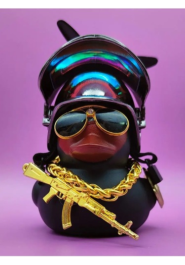 Market Alls Aracın İçinde Kasklı Ve Gözlükleri Olan Ördek 151718971