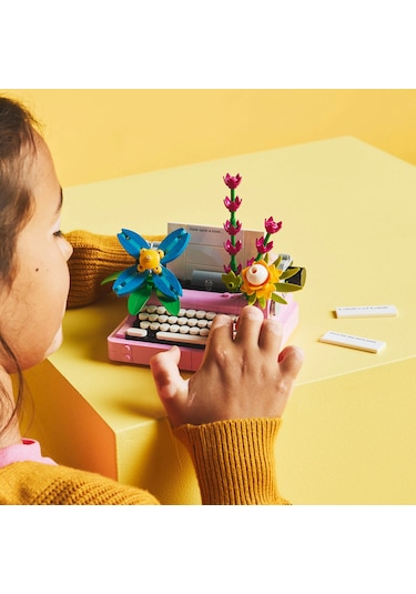 LEGO® Creator 3’ü 1 Arada Çiçekli Daktilo 31169 - 8 Yaş ve Üzeri Çocuklar için Keytar veya Saksıya Dönüşebilen Oyuncak Yapım Seti (363P)