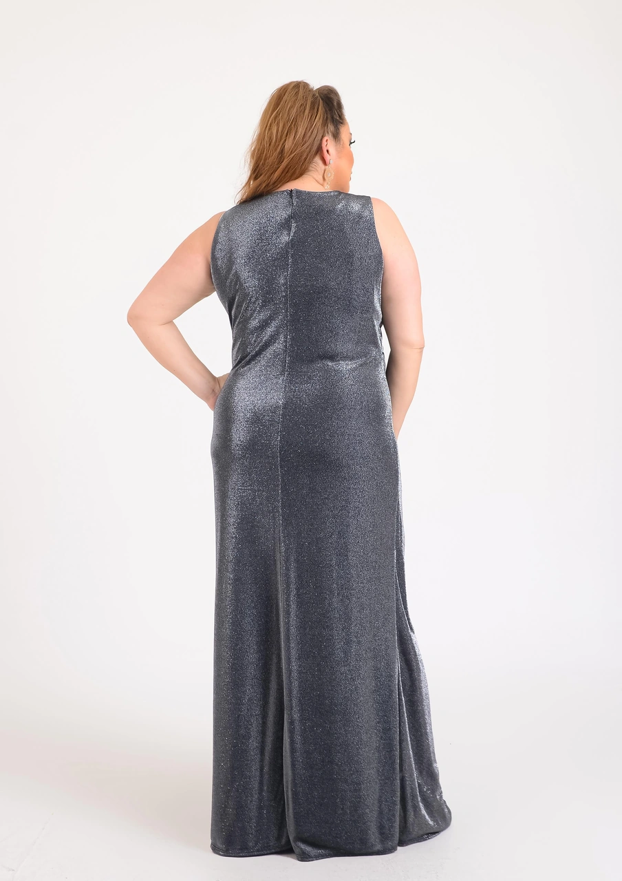 Büyük Beden Füme Renkli Kolsuz Kruvaze Yaka Likralı Simli Abiye Elbise Füme