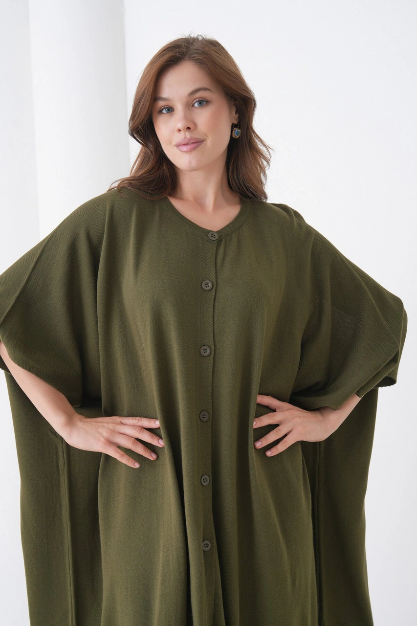 Kadın Tesettüre Uygun Önden Düğmeli Asimetrik Kesim Yarasa Kol Şık Geniş Kalıp Panço Ceket Haki