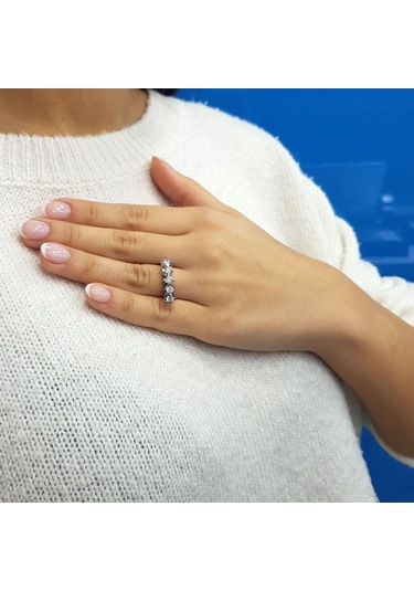 Lova D Renk 0,75 Karat Pırlanta Beştaş Yüzük - IDL Sertifikalı