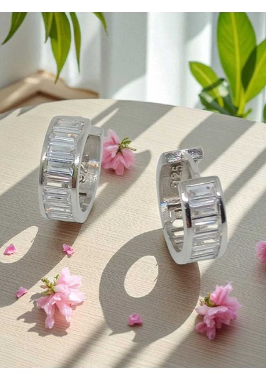 925 Ayar Gümüş Baget Taşlı Halka Küpe Işıltılı Ve Şık Tasarım Gümüş