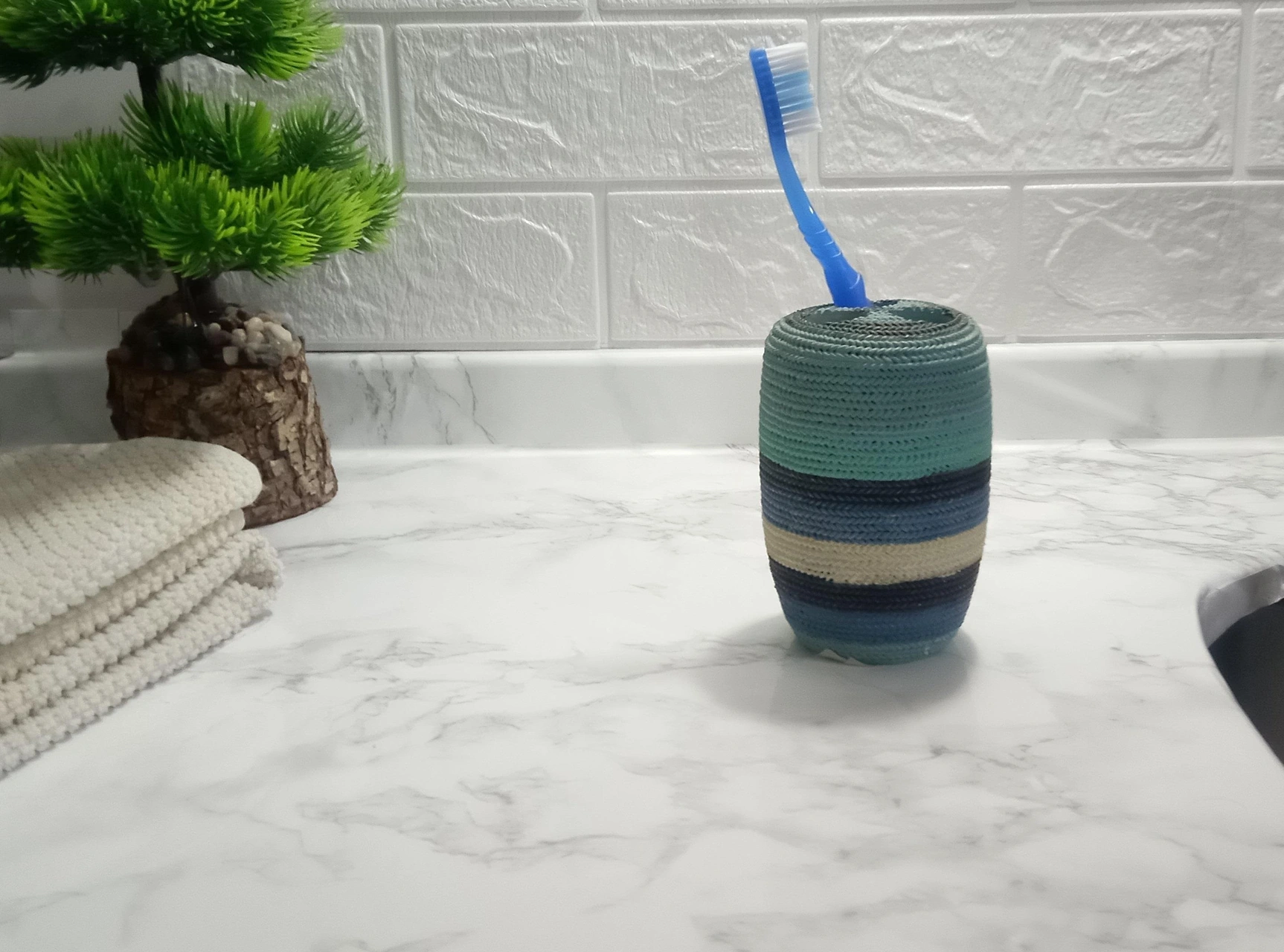 2 Adet Diş Fırçalık Mavi Örgü Poliresin 7x7x11cm Banyo Seti Çok Renkli