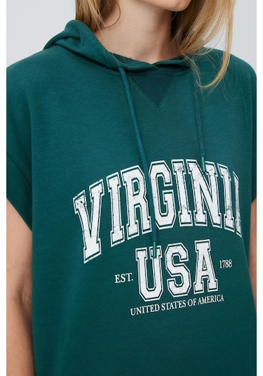 BASKILI KAPÜŞONLU ELBİSE PETROL YEŞİLİ Petrol Yeşili