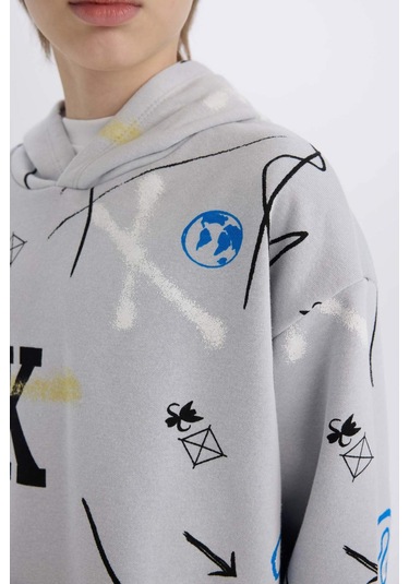 DeFacto Erkek Çocuk Oversize Geniş Kalıp Kapüşonlu Desenli Kalın Sweatshirt D7118A824WNBE417