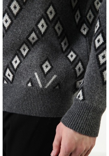 Ferraro Füme Kare Desenli Bisiklet Yaka %100 Kuzu Yün Erkek Kazak Füme