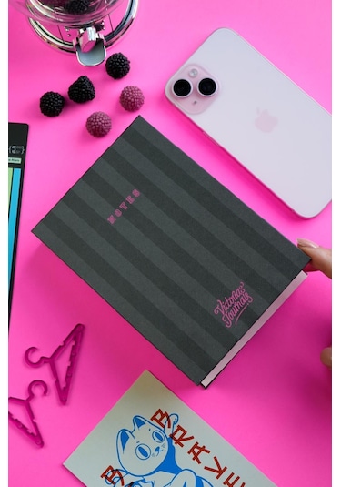 Masa Üstü Sert Kapaklı Notluk. 80 Gram Ivory Kağıt , 340 Yaprak. 11x15,8 Cm. Renkli Kenar.