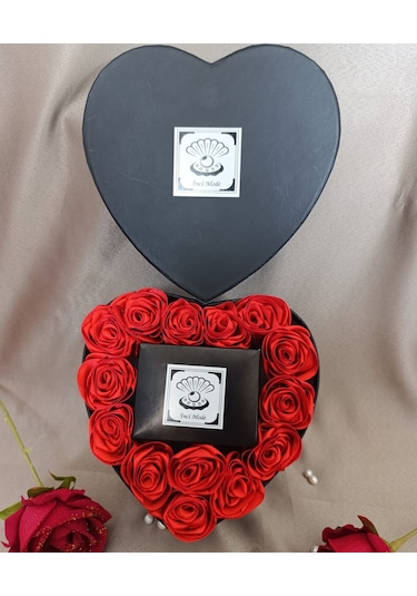 Kutuda Solmayan Güller 14 Adet Yapay Gül Kırmızı Aksesuar Hediyelik Kutulu Siyah Kutu Gül Kutusu