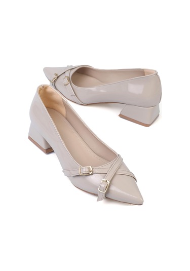 Shoetek Laura Kadın Stiletto Kalın Topuklu Çapraz Bantlı Tokalı Ayakkabı Bej Rugan Bej Rugan