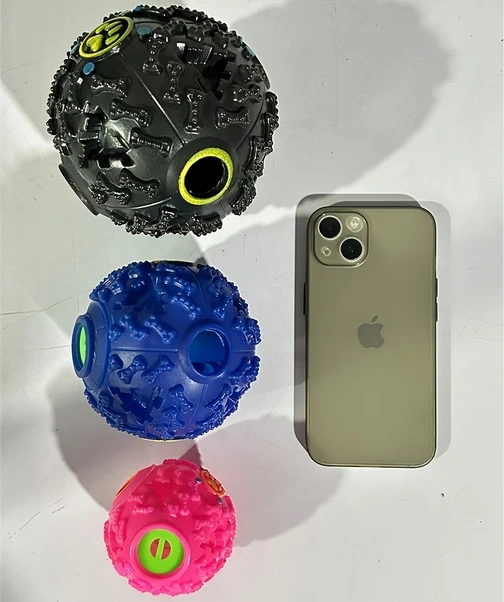 Fochsia Siyah Büyük Boy 4.7 İnç Yem Dağıtıcılı Köpek Oyuncağı - Dayanıklı Çiğneme Topu