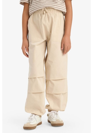 DeFacto Kız Çocuk Paraşüt Jogger Paça Pantolon E0160A825SMBG286 Bej DeFacto Kız Çocuk Paraşüt Jogger Paça Pantolon E0160A825SMBG286 Bej