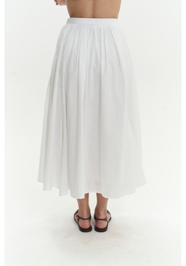 Amaya Bilek Hizasında Pileli Beyaz Etek Beyaz