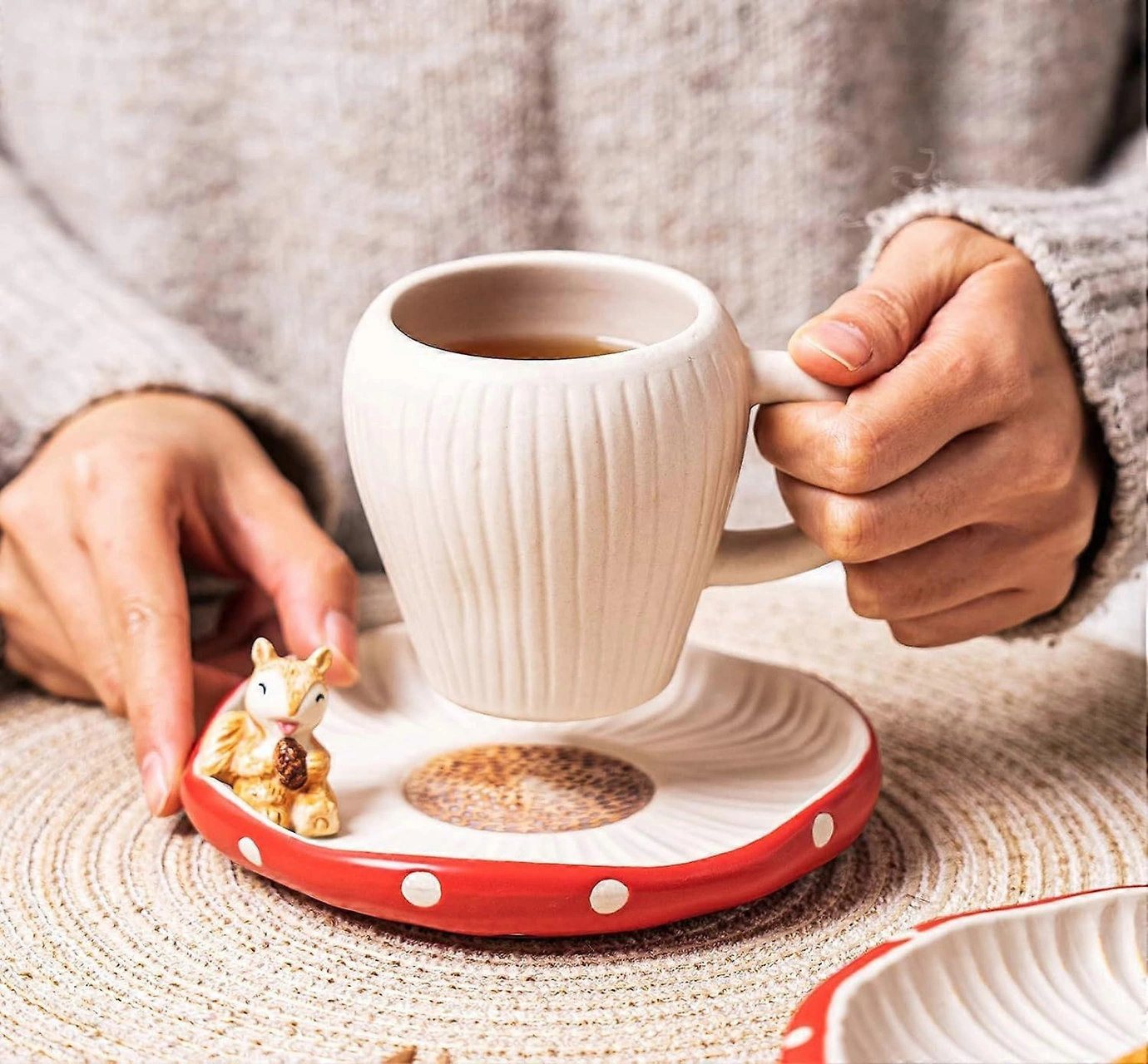 Mantar Motifli Ve Sevimli Sincap Tabaklı Sevimli Kupa, Noktalı El Yapımı Sır, Güvenli Mat Seramik Süt Kupası