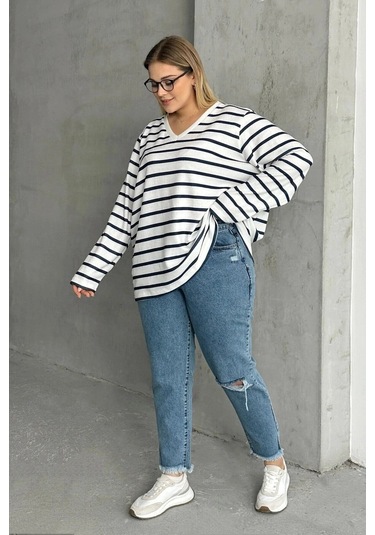 Kadın V Yaka Büyük Beden Oversize Kalıp Geniş Yırtmaçlı Çizgili Uzun Kol Curve Yumoş Bluz Beyaz