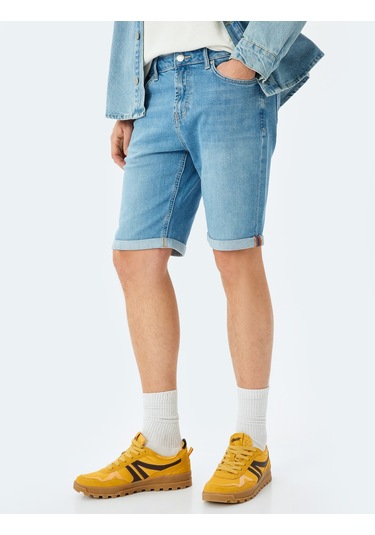 Koton Katlamalı Paça Bermuda Slim Fit Jean Şort Açık İndigo 5sam40009ıd Açık İndigo
