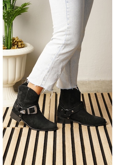 Günlük Kadın Düz Süet Bot Oval Burunlu Toka Detaylı Tırtıklı Taban Kovboy Bot 281 Siyah - Süet
