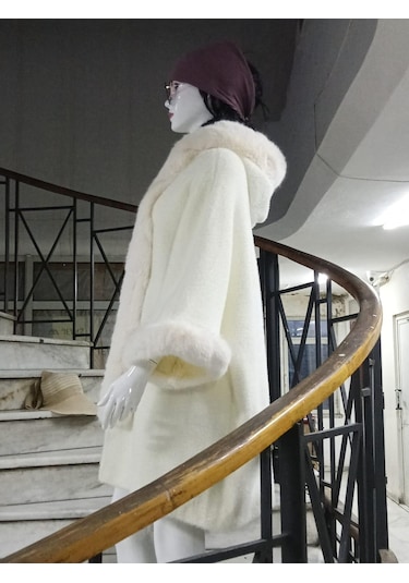 Bohem Stil İtalyan Angora Cepli Kapüşonlu Kürklü Kaban 85 Cm -8901 Ekru