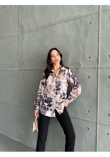 Kadın Oversize Ekru Renk Lacivert Çicek Detaylı Saten Gömlek-lacivert Lacivert