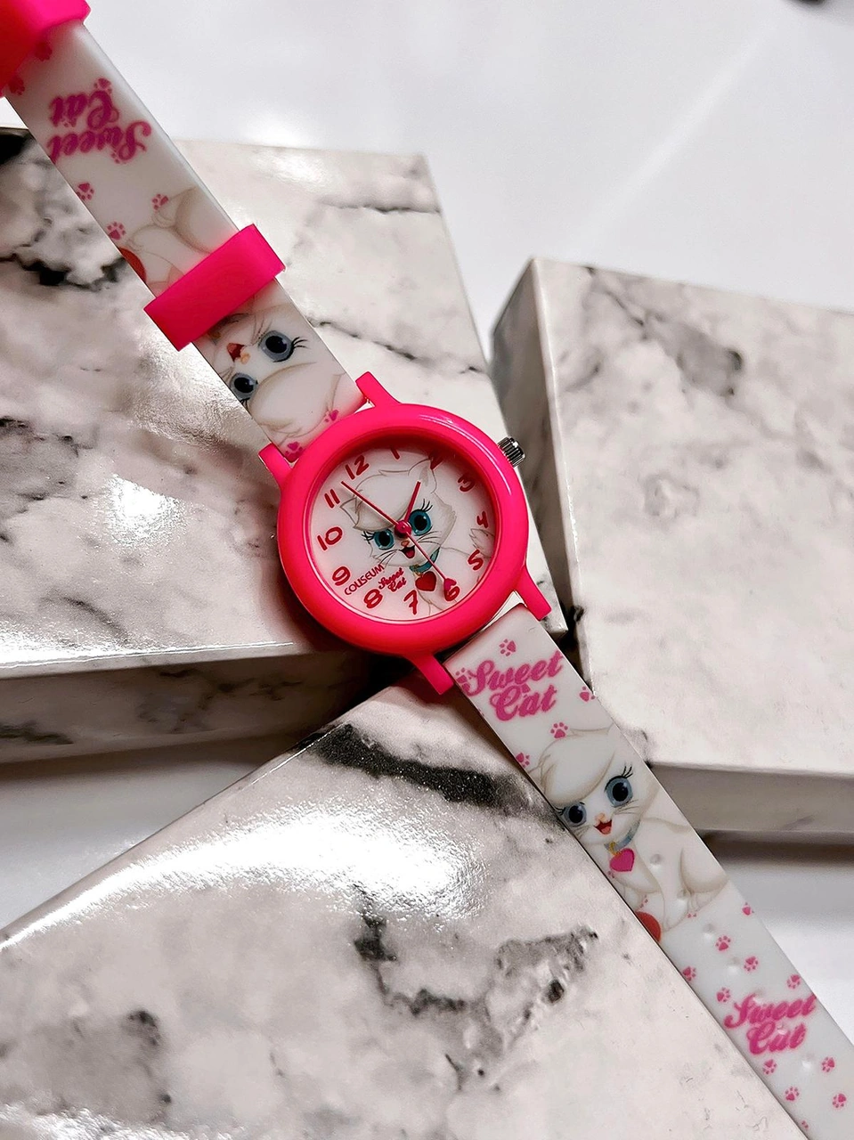 Coliseum Renkli Ve Figürlü Özel Kutulu Çocuk Kol Saati Ft.cls.ck01 Çok Renkli