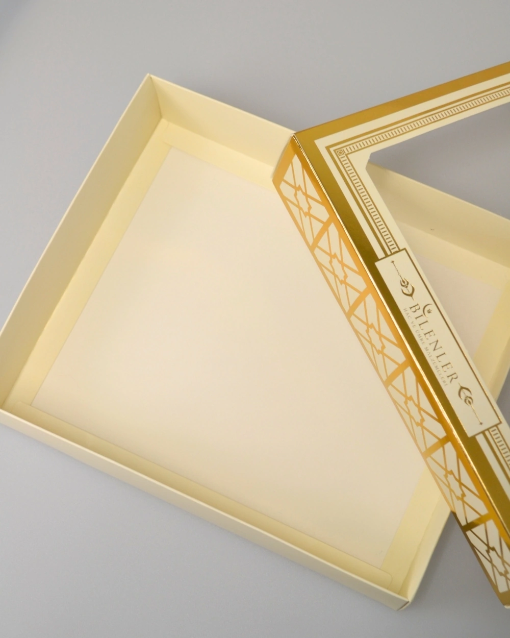 Asetat Pencere Kapaklı Hediye Kutusu Küçük Boy 21x25x5 Cm Sunum Kutusu