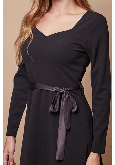 Kadın Likralı Krep Kumaş Kalp Yakalı Uzun Kol Eteği Kiloş Elbise-siyah Siyah