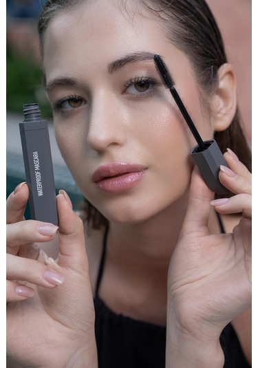 Alix Avien Suya Dayanaklı Yoğun Pigmentasyonlu Hacim Veren Doğal Kıvrımlı Siyah Maskara Waterproof Mascara