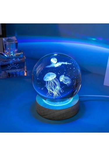 Mobgift Deniz Anası Tasarımlı Usbli Ahşap Standlı Kristal Işıklı Cam Küre Renkli