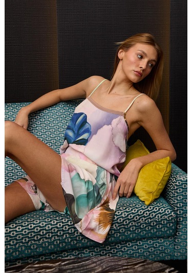 Paradise Çiçek Desenli İnce Askılı, Şortlu Pijama Takım Desenli