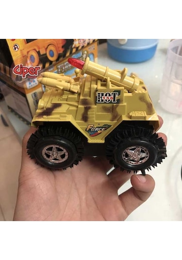 Takla Atan Savaş Tankı