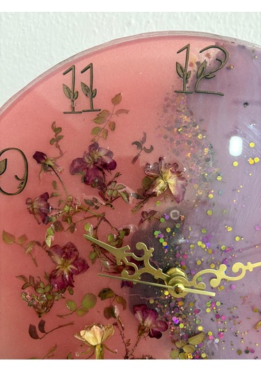 Pelince - Pembe Mor Tomurcuk Güllü Epoksi Duvar Saati Özel Tasarım - Tek Üretim - 30 Cm Pembe