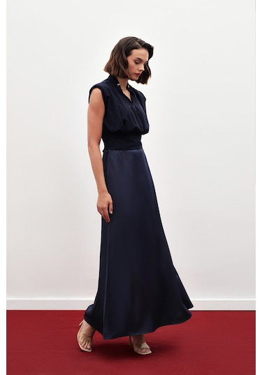 Sateen Yaka Aksesuarlı Kolsuz Bluz - Lacivert-134848 Lacivert