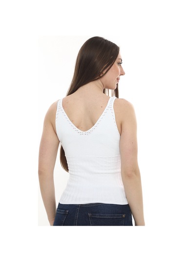 Monox Kadın Bluz V Yaka Gofre Nakışlı Yazlık Triko Atlet Beyaz