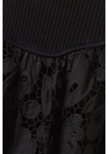 Aje Atlas Knit Midi Elbise, Romantik Feminenlik Ve Modern Sanat Siyah