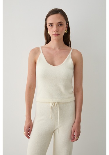 Ekru Yumoş Üçlü Takım Ekru