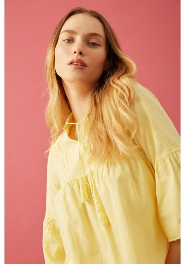 Volanlı Yaka Bağlamalı Sarı Bluz Sari