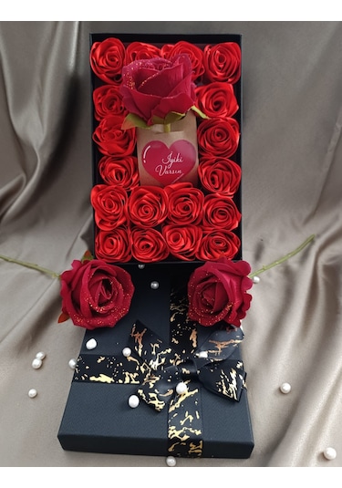 İnci Mode İyiki Varsın 18+1 Çiçekli Kutu Hediyelik Çiçek Kutusu Siyah Dekoratif Hediye