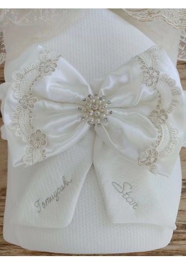 Yenidoğan Sahra Taç Nakışlı Plazma Taşlı Güpürlü Fiyonklu Duvaklı Trilüks Kundak Bebek Battaniyesi Ekru Renkli Çok Renkli