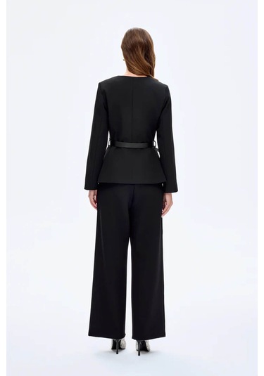 Quzu Kemer Aksesuarlı Yuvarlak Yaka Siyah Kadın Ceket Ckt00922 Siyah