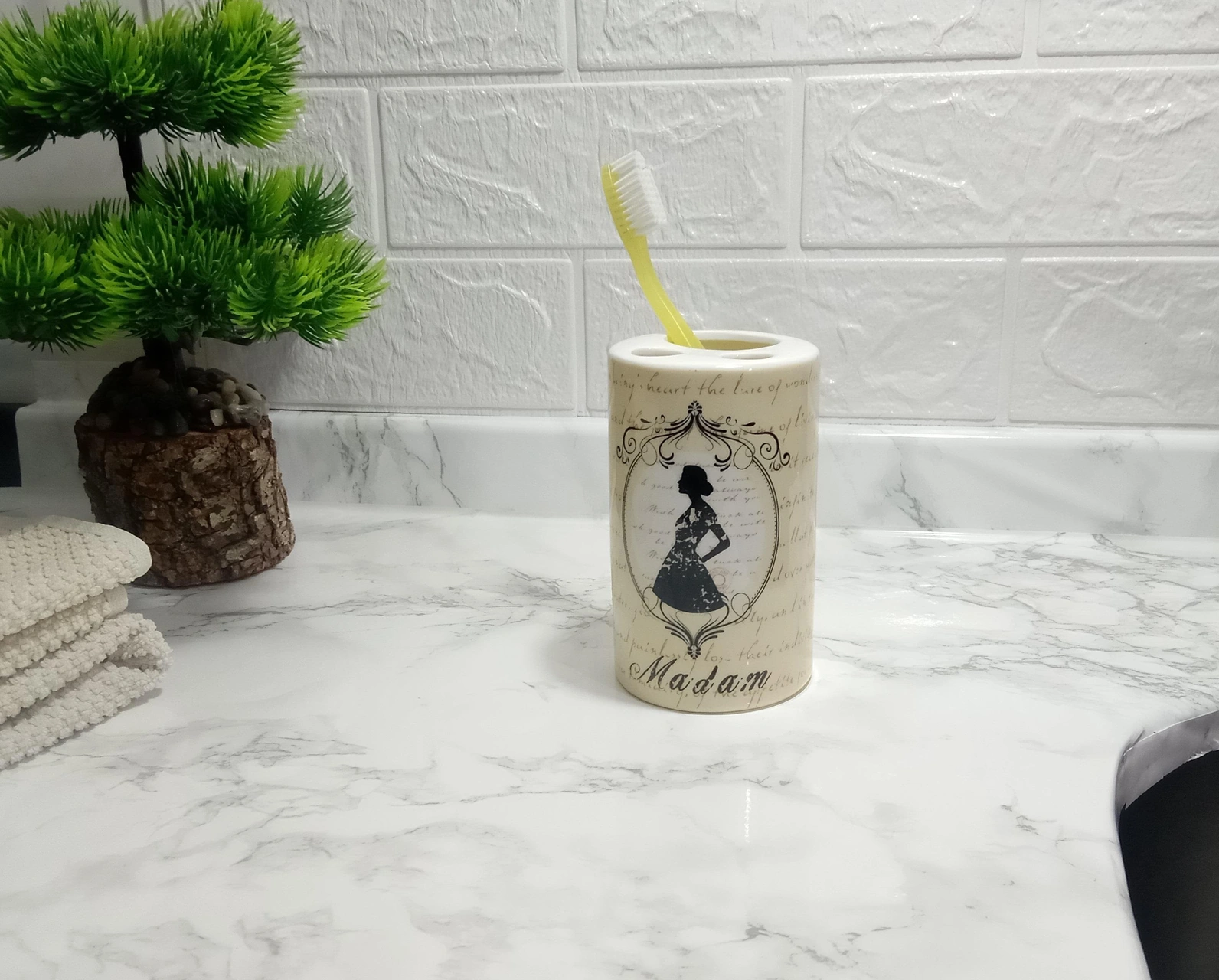 2 Adet Seramik Diş Fırçalık Madam Desenli 7x7x11cm Banyo Seti Çok Renkli