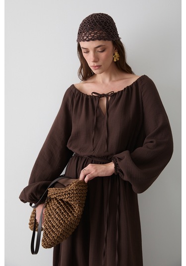 Kahverengi Bağlama Detaylı Müslin Elbise - 2004 Kahverengi