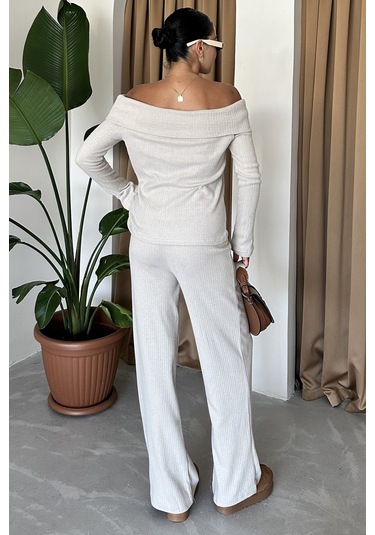 Modagen Selanik Kumaş Madonna Yaka Alt Üst Pantolonlu Takım Bej