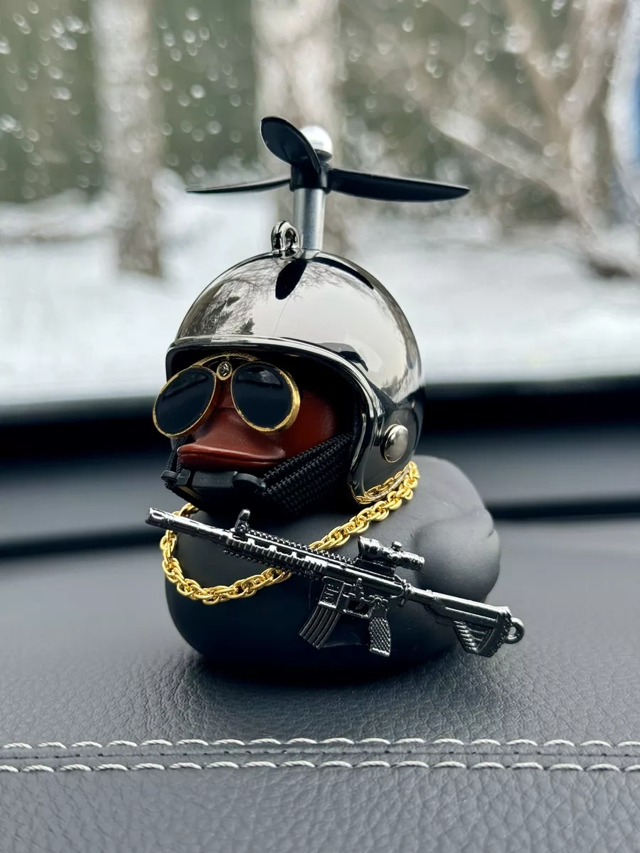 Stikerok Aracın İçinde Kasklı Ve Gözlükleri Olan Ördek 199130639