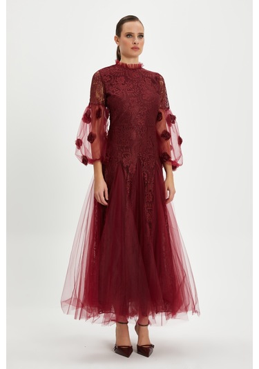 Kadın Dantelli Ve Tül Detaylı Uzun Elbise - Çiçek Aplikeli Kol Tasarımı - Özel Günlerin Zarif Şıklığı Bordo Kadın Dantelli Ve Tül Detaylı Uzun Elbise - Çiçek Aplikeli Kol Tasarımı - Özel Günlerin Zarif Şıklığı Bordo