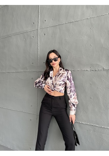 Kadın Oversize Ekru Renk Lacivert Çicek Detaylı Saten Gömlek-lacivert Lacivert