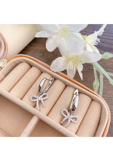 Fiyonk Küpe Sallantılı Zirkon Taşlı Çelik Silver