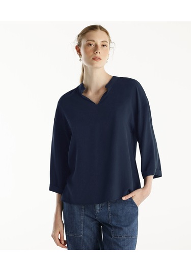 Yargıcı Yaka Detaylı Bluz Lacivert