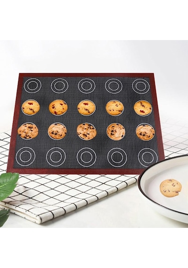 Delikli Silikon Pişirme Mat Yapışmaz Isıya Dayanıklı 40x30 Macaron Pasta Pedi Çok Renkli
